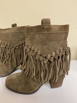 Sbicca Vintage Collection Fringe Booties Stacked Heel Boho Western Size 6.5 zip Good used condition