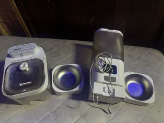 Automatic Feeder For Cats And Dogs & A Waterfall Dispensar