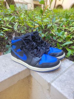 Air Jordan 1 Mid Hyper Royal SIZE 8