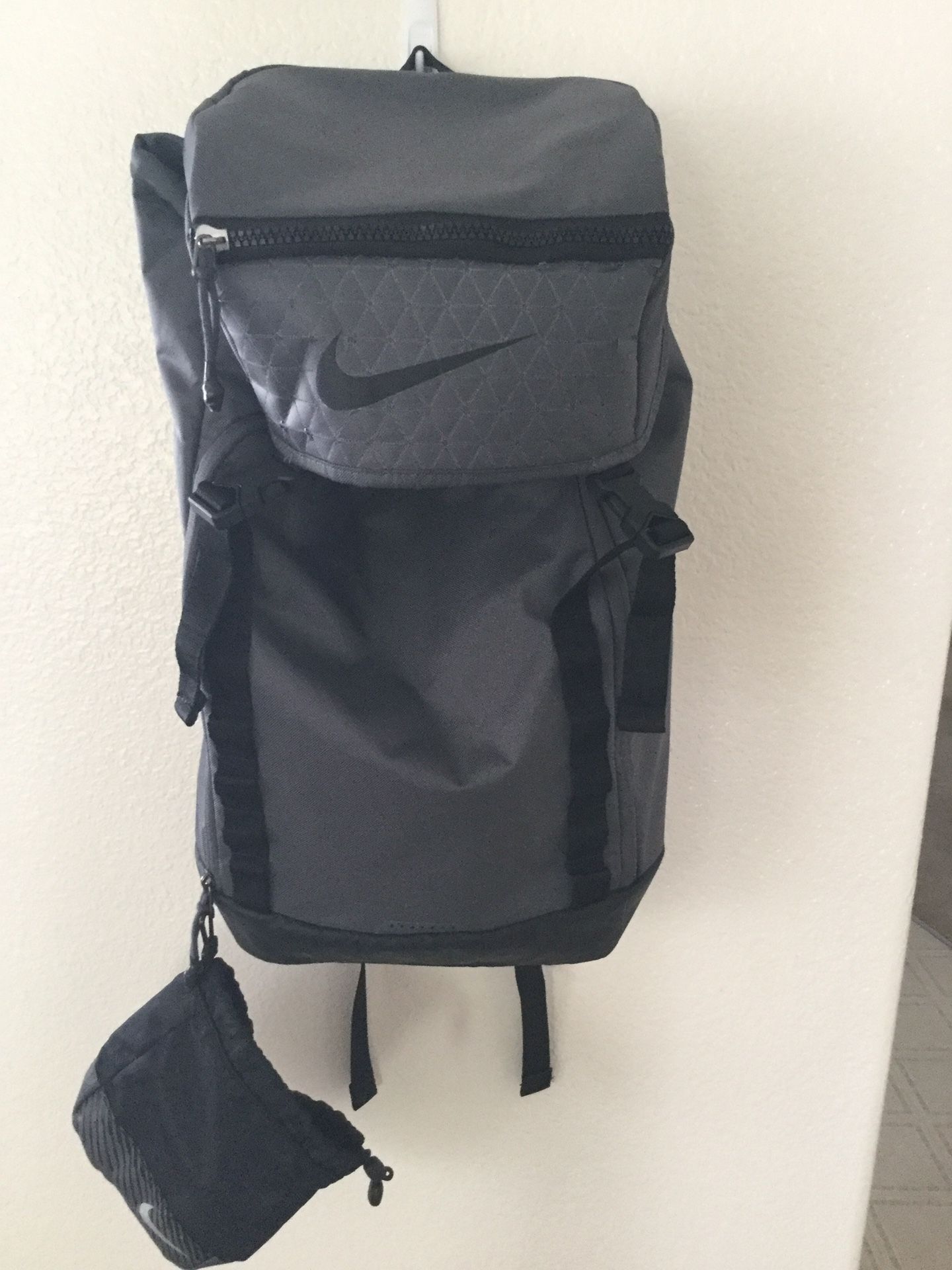 BRAND NEW Nike Vapor Speed Backpack 2.0 Bag Gray Soccer/ Football/Baseball/Hiking/ Fitness Gym Bag 5540-021