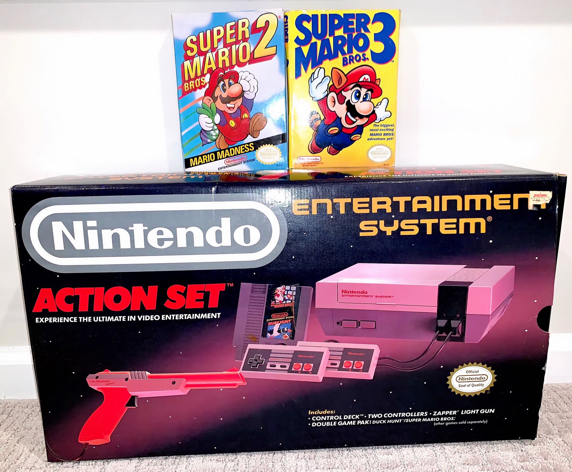 Complete Nintendo system with super Mario 2 & 3 (excellent condition!) see pics