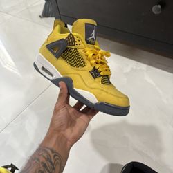 Jordan 4 Lightning 