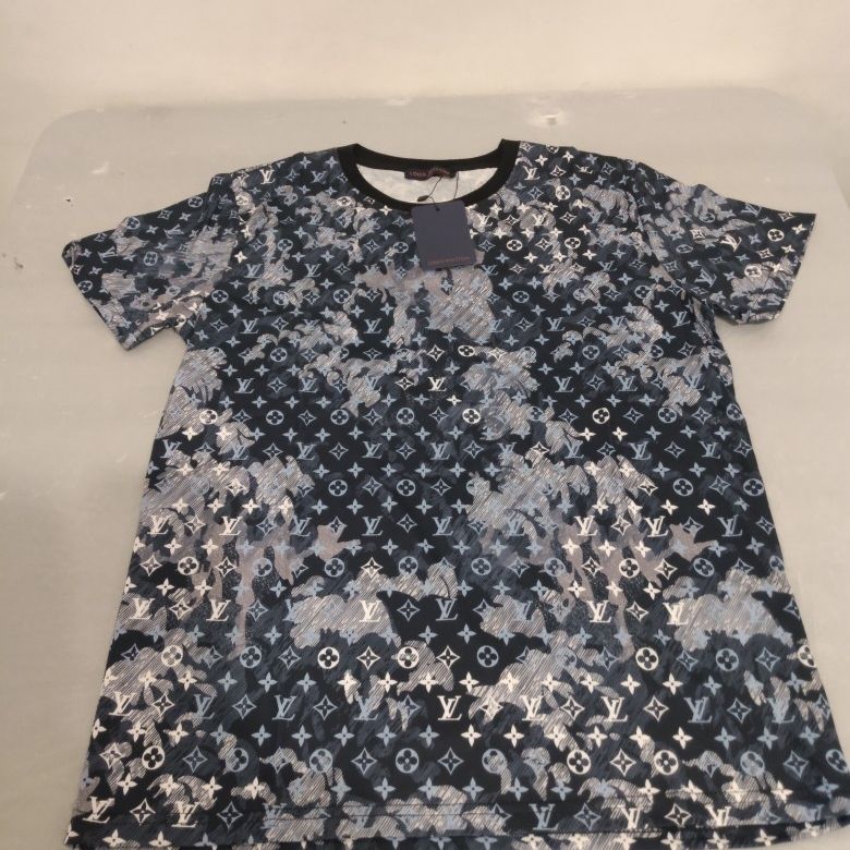 LOUIS VUITTON 2018 Monogram Toweling T Shirt Men’s Large for Sale in  Brookline, MA - OfferUp