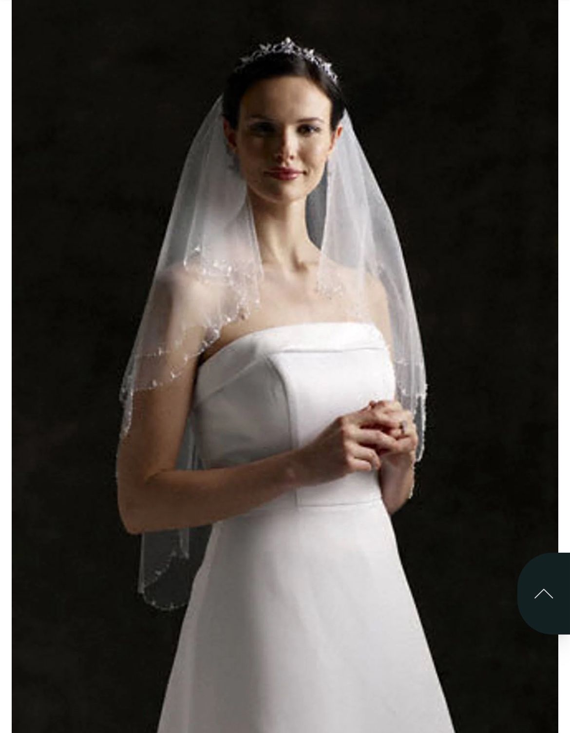 NWT David’s Bridal Elbow Length Veil, Two-Tier with Beaded Scallop Edge Veil STYLE# 595