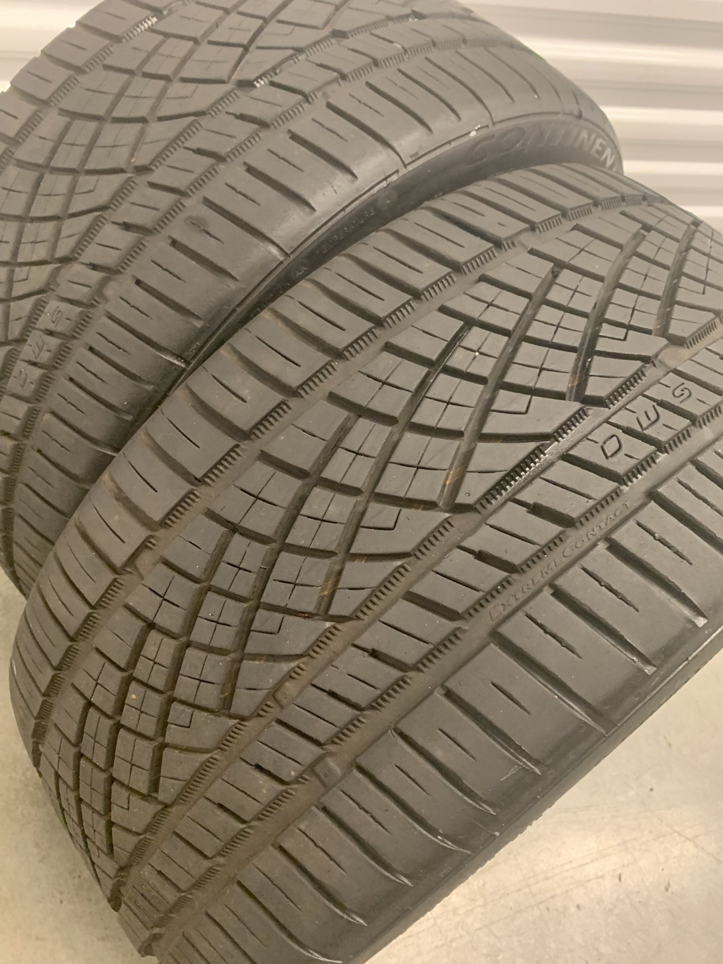 255 35 19 continental 2 tires