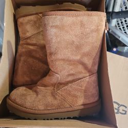 UGG BOOTS GIRL SIZE 12-13 $80