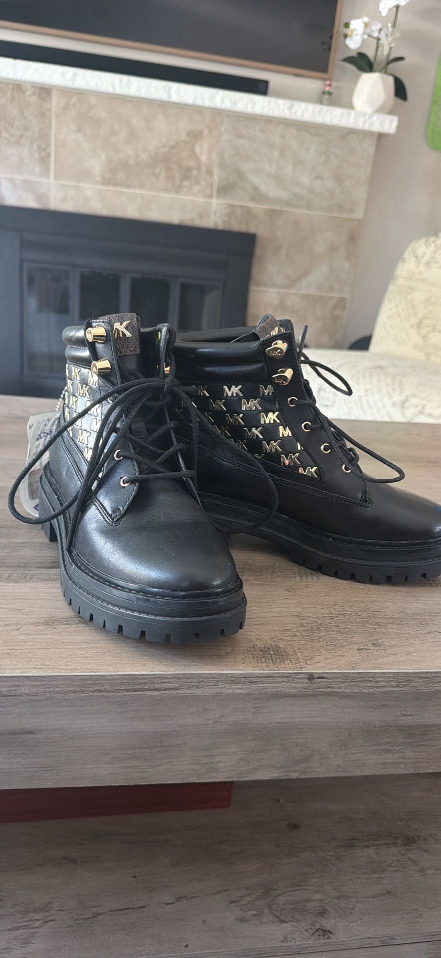 Combat boots BRAND NEW SIZE 5.5