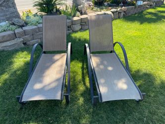 2 lounger chairs