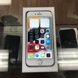 iPhone 8 White Factory Unlocked ! 30 days Manufacture Warranty !