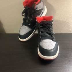 Jordan 1 Mid Kids Shoes 