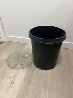 13-inch round planter with saucer