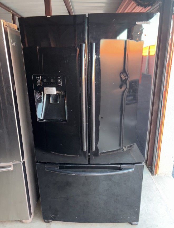 Black Samsung Refrigerator And Freezer