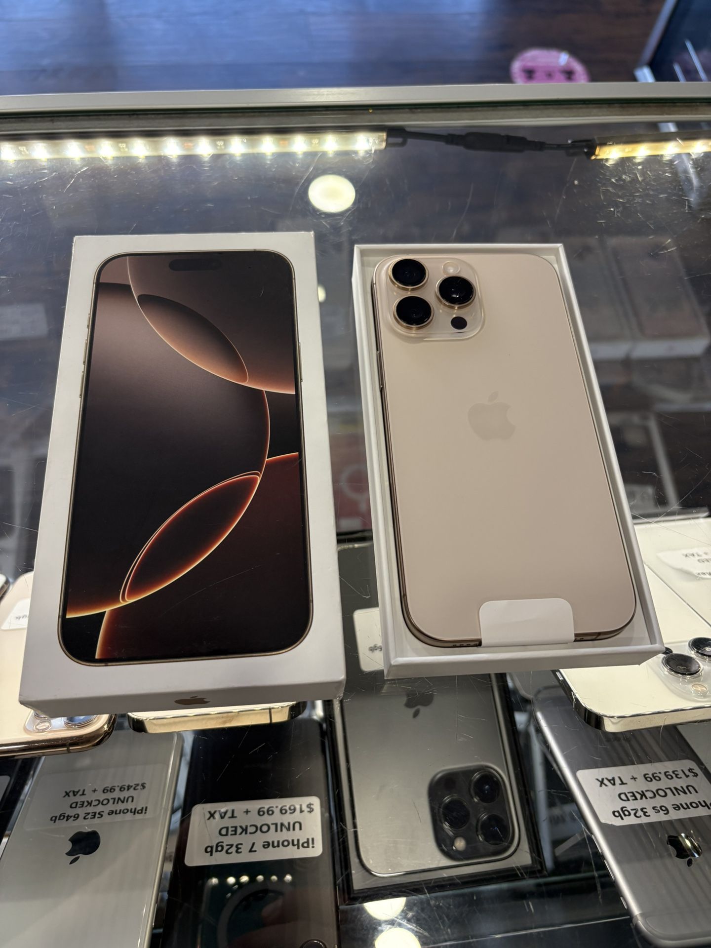iPhone 16 Pro Max 256gb AT&T/CRICKET