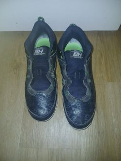 Size 10 Brand Under Armor