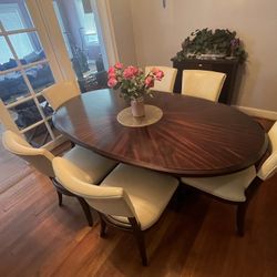 6 Foot Expanding To  8 Foot Dinning Table 