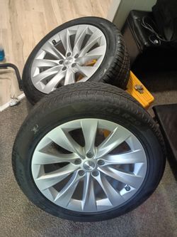 Tesla Model X 20in rims w/ tires me
