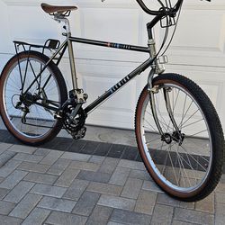 Schwinn high Sierra 21"..black chrome..