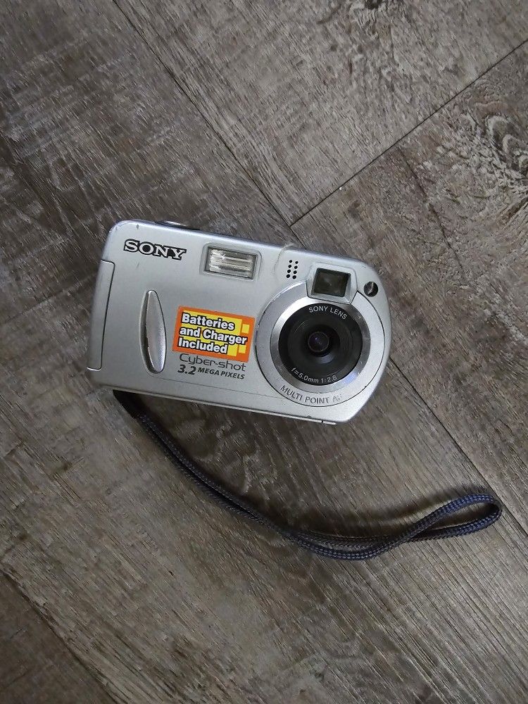 Sony DSCP72 Cyber-shot 3.2MP Digital Camera w/ 3x Optical Zoom