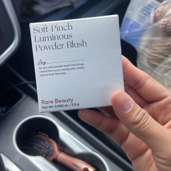 Rare beauty Luminous Powder Blush 