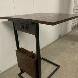 Tainoki Foldable End Table with Charging Station