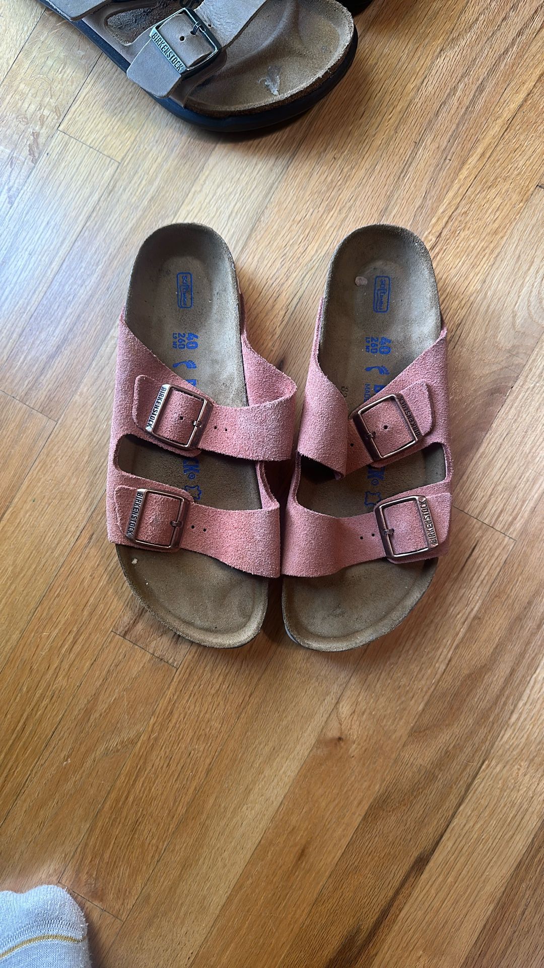 Salmon Colored Birkenstocks Size 9 In Women’s Size 7 In Men’s