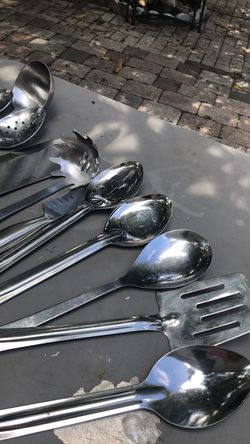 Serving spoons
