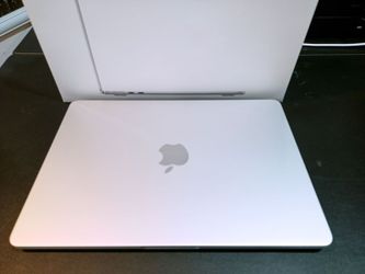 MacBook M5 w/ Warranty