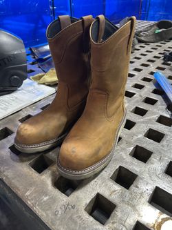 Boots size 9