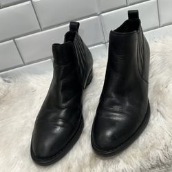 Black leather Born Beebe block heel western ankle booties 9 M