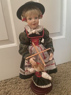 Gretchen, The Little Fraulein, Children of the World Lenox Collectible Doll