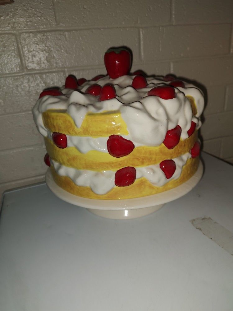 Vintage Strawberry Shortcake Pedestal Covered