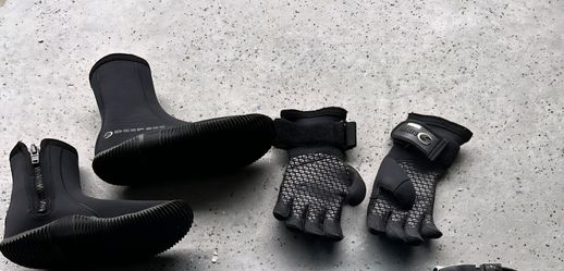 Dive gear booties and dive gloves