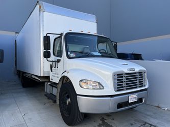 Freightliner Box Truck 24ft Liftgate