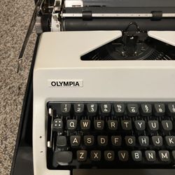 1972 Olympia SM9 Typewriter