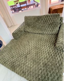 Modern Contemporary Polyester 53-inch 2- Arm Chaise with Soft Faux Fur couch
