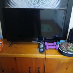 32 In Roku TV Just Out Of Box Used Two Times 