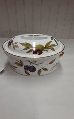 Lidded Porcelain Casserole Dish Shape 24 Size 4- Located in Shelton