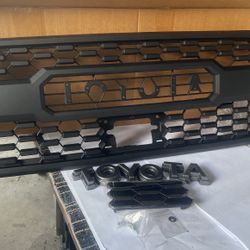 2016-22 Tacoma Grill Black, Black