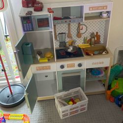 Toddler Kitchen Great Condition. 