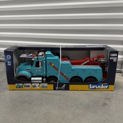 🚨 Bruder Mack Granite Rescue Tow Truck – Light & Sound