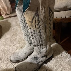Women’s Cowhide boots tall. 8.5!! 