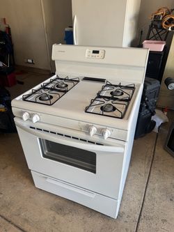Frigidaire Gas Range Stove and Oven (White)
