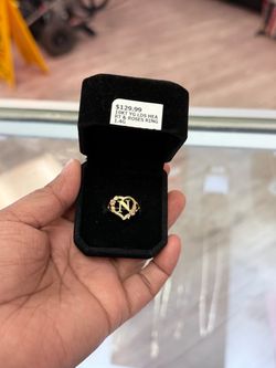 Size 4 10kt Two tone Initial "N" Ring 1.4g