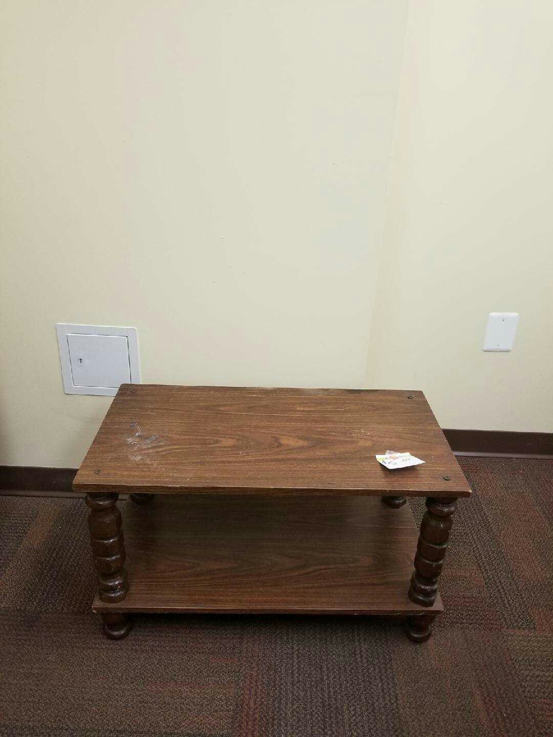 Small coffee table good for small space in decent condition