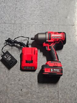 Bauer 1/2" impact gun NEW with battery and charger