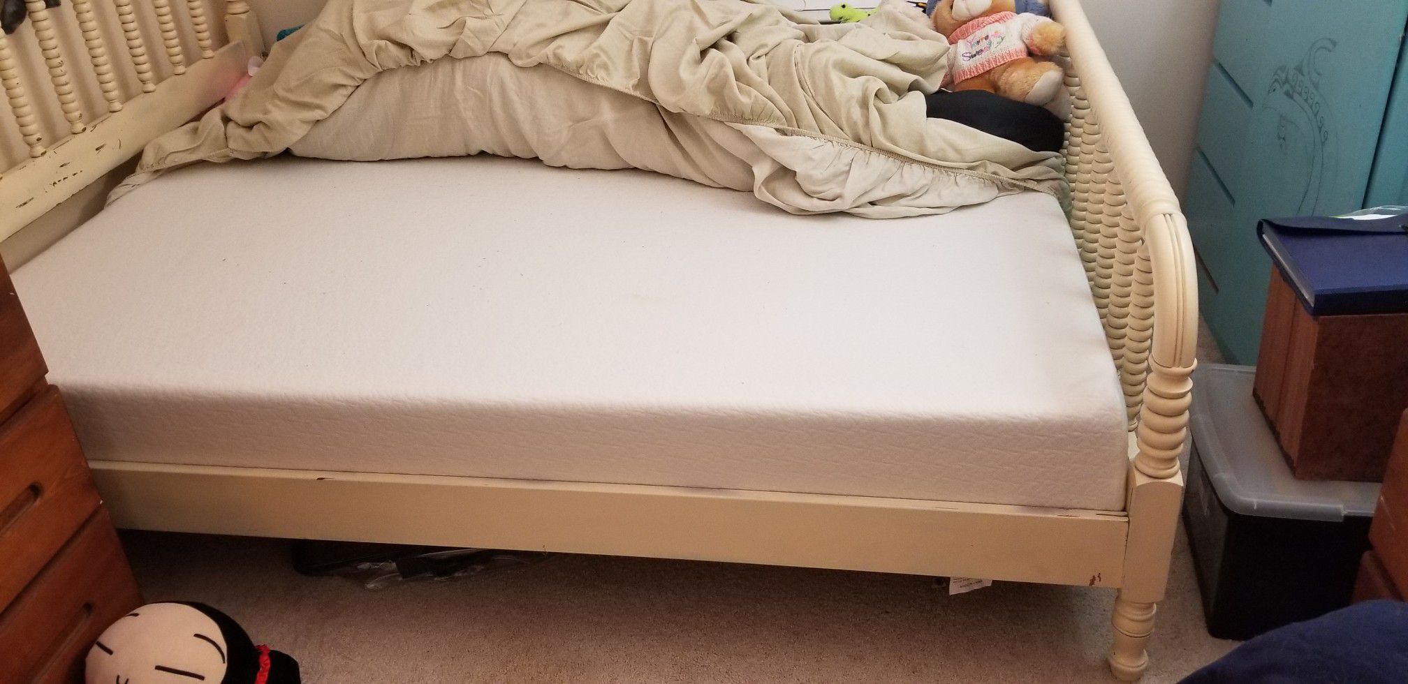 Tempurpedic mattress and bed frame