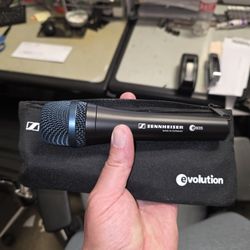 Sennheiser e 935 Cardioid Dynamic Vocal Microphone