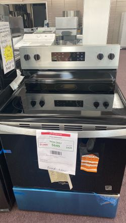 Whirlpool 1 year warranty 30 “ glass Top 5 burners 5.3 cu ft. freestanding Electric Range fingerprint resistant stainless steel