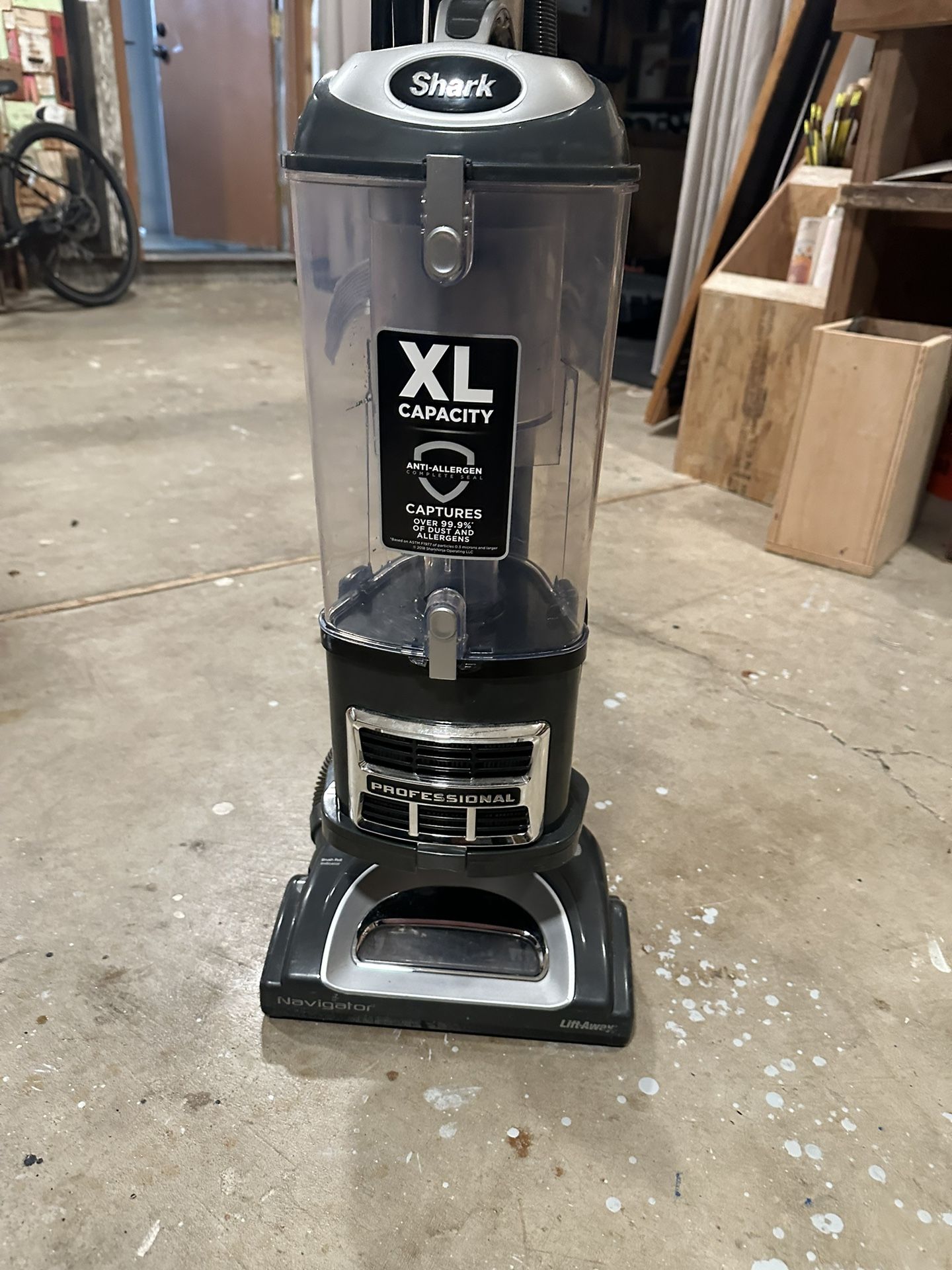 SHARK XL  Anti-Allergen Professional Vacuum