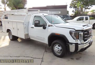 2024 GMC Sierra 3500HD Chassis